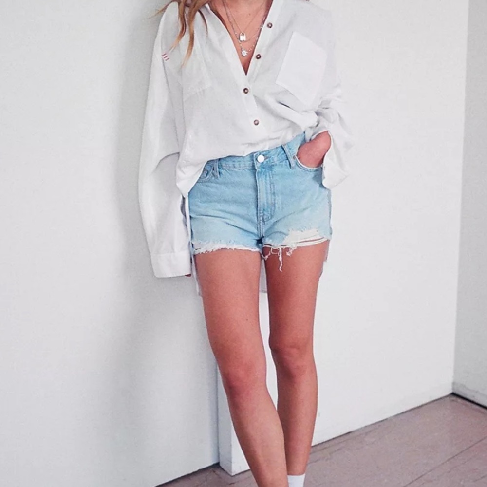 BDG Girlfriend High-Waisted Denim Short Size 25